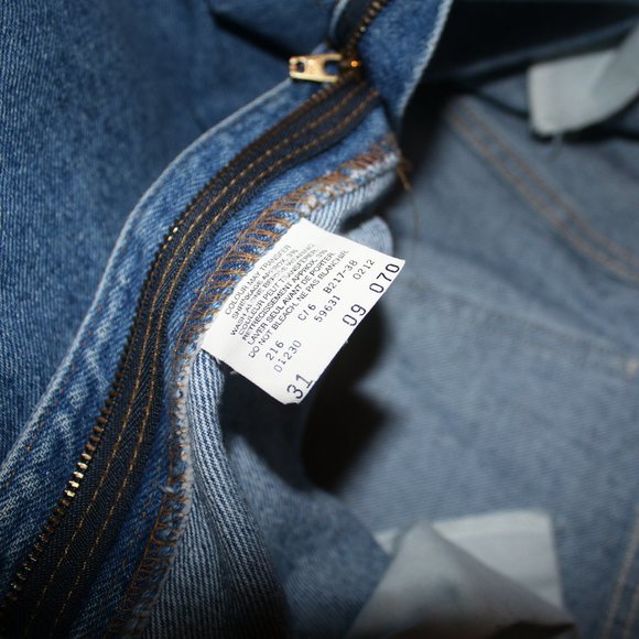 Medium wash indigo blue tapered Levis's 631 high-waisted mom Jeans - Picture 3 of 6